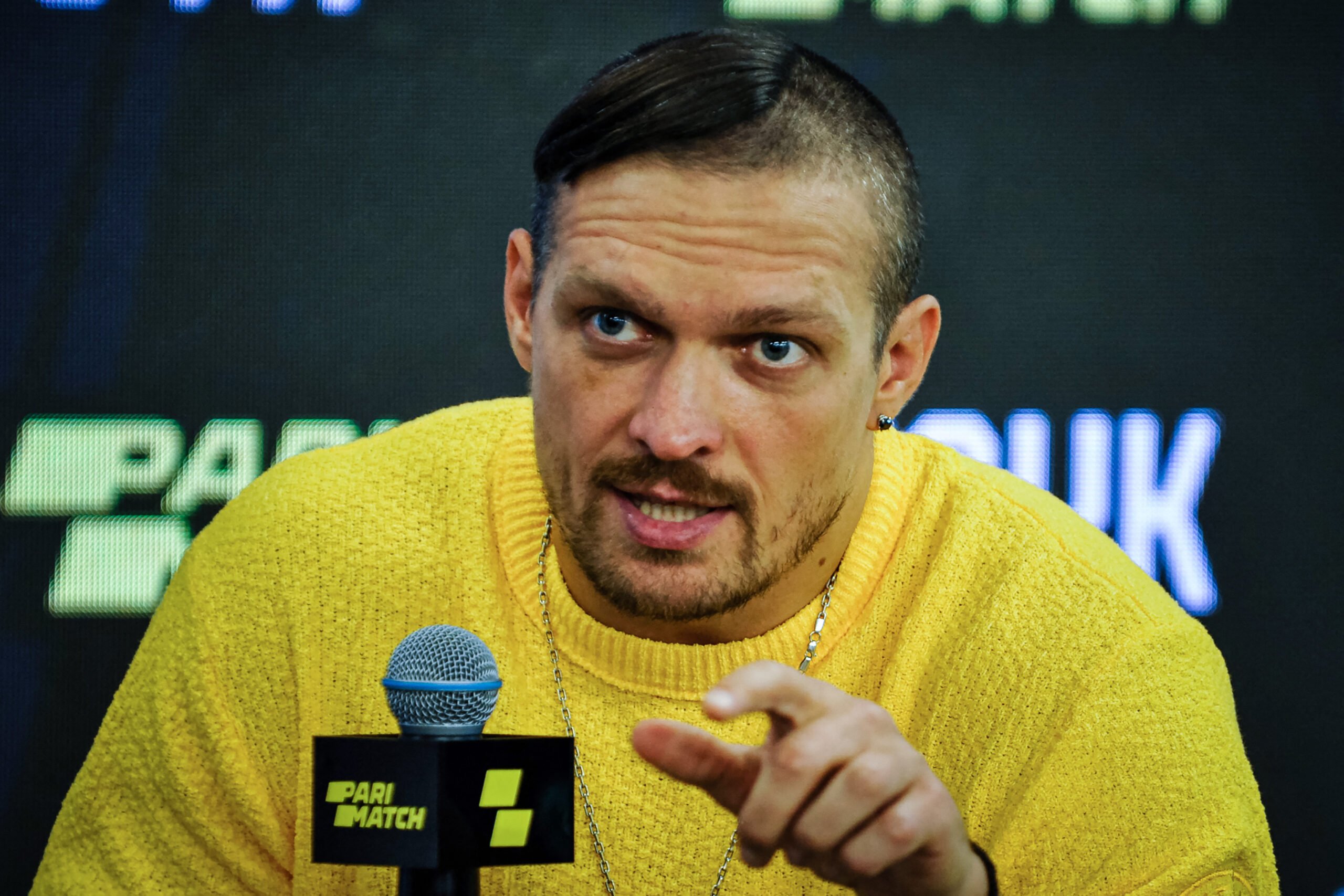 Heavyweight champion Usyk handcuffed at Polish airport
