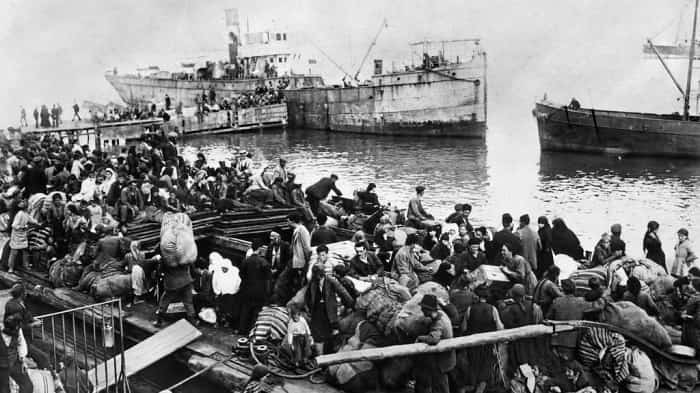 The burning and massacre of the coastal metropolis of Izmir -- Smyrna to the Greeks. (Photo: Public Domain)