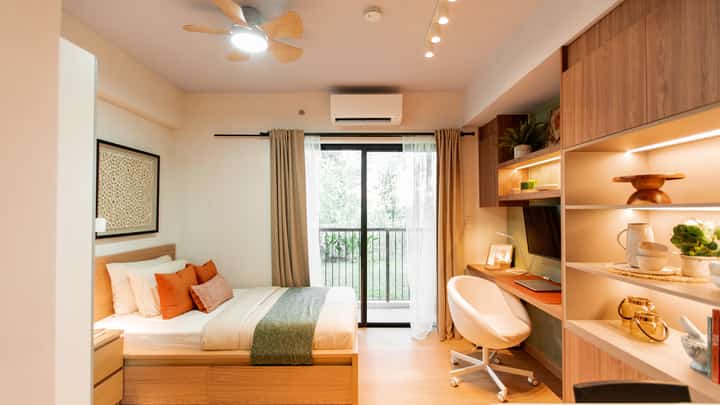 The 28 sqm studio unit. All units offer a lot of space with their 2.6m floor-to-ceiling height.