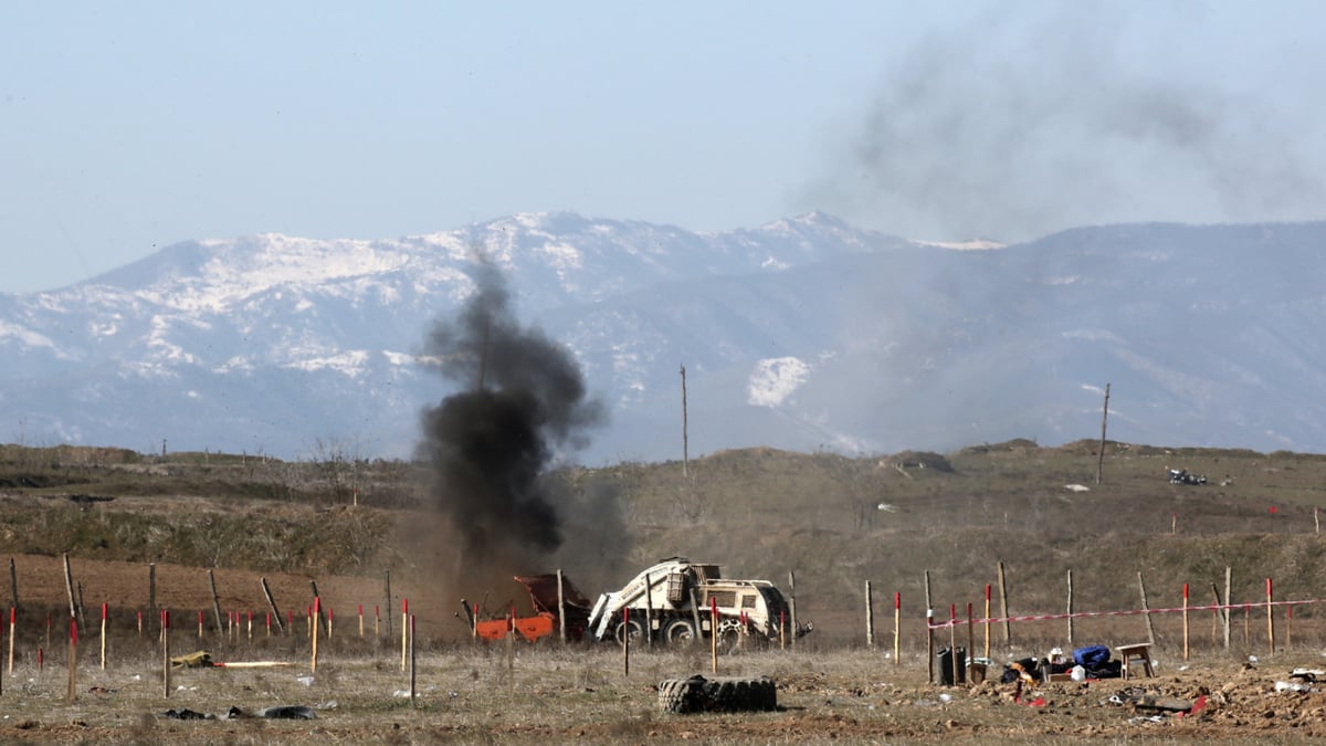 Armenia, Azerbaijan troops clash
