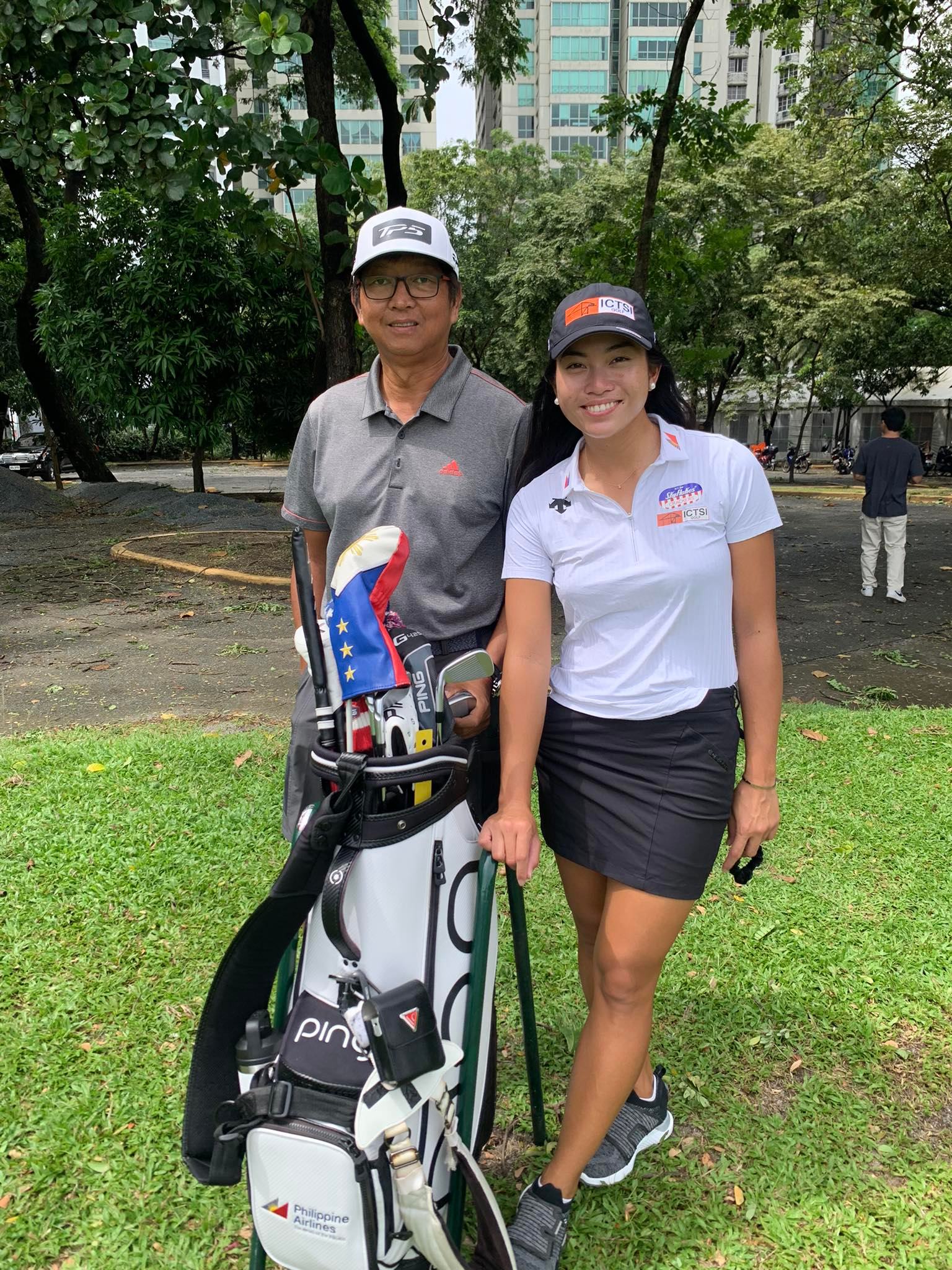 Photograph courtesy 
of carito villaroman
BIANCA Pagdanganan is  shown  with coach Carito Villaroman during a brief vacation at home.