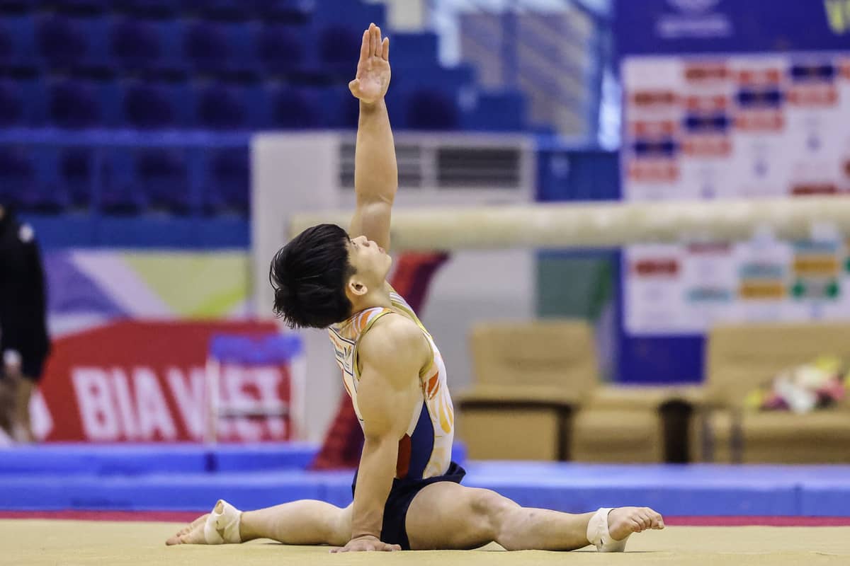CARLOS Yulo redeems himself from a fruitless Olympic stint by winning a gold medal in the World Artistic Gymnastics Championship.