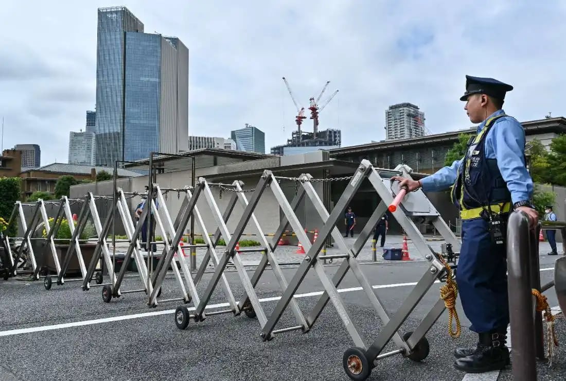 Man sets self on fire near Japan PM’s office