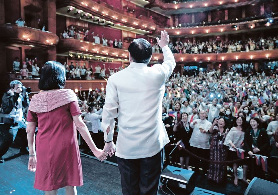 ‘Kababayan’ give Marcos a good time