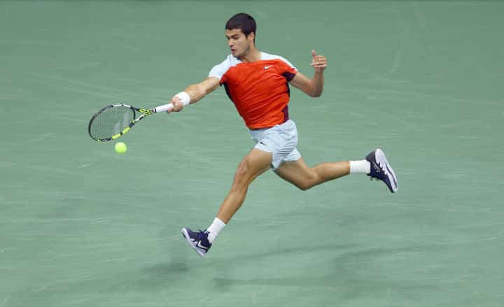 Alcaraz beats Sinner to reach US Open semis