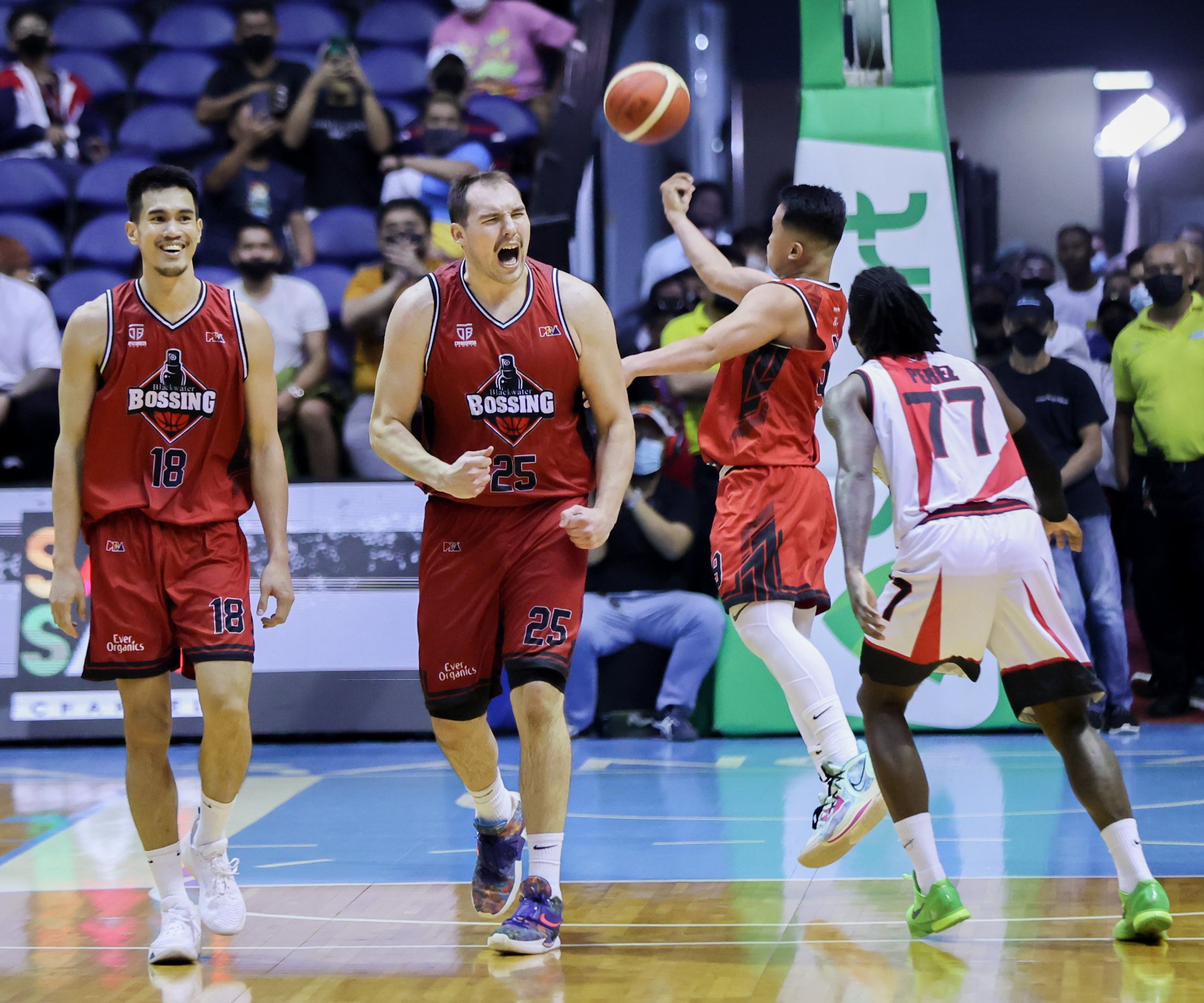 Blackwater celebrates after their win against San Miguel during the PBA Commissioner's Cup at the Smart Araneta Coliseum. Photo by Rio Deluvio