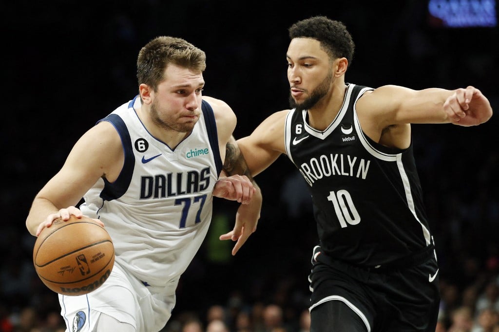 Luka Doncic of the Dallas Mavericks dribbles against Ben Simmons of the Brooklyn Nets during the second half at Barclays Center on October 27, 2022 in the Brooklyn borough of New York City. The Mavericks won 129-125. Photo by Sarah Stier / GETTY IMAGES NORTH AMERICA / Getty Images via AFP