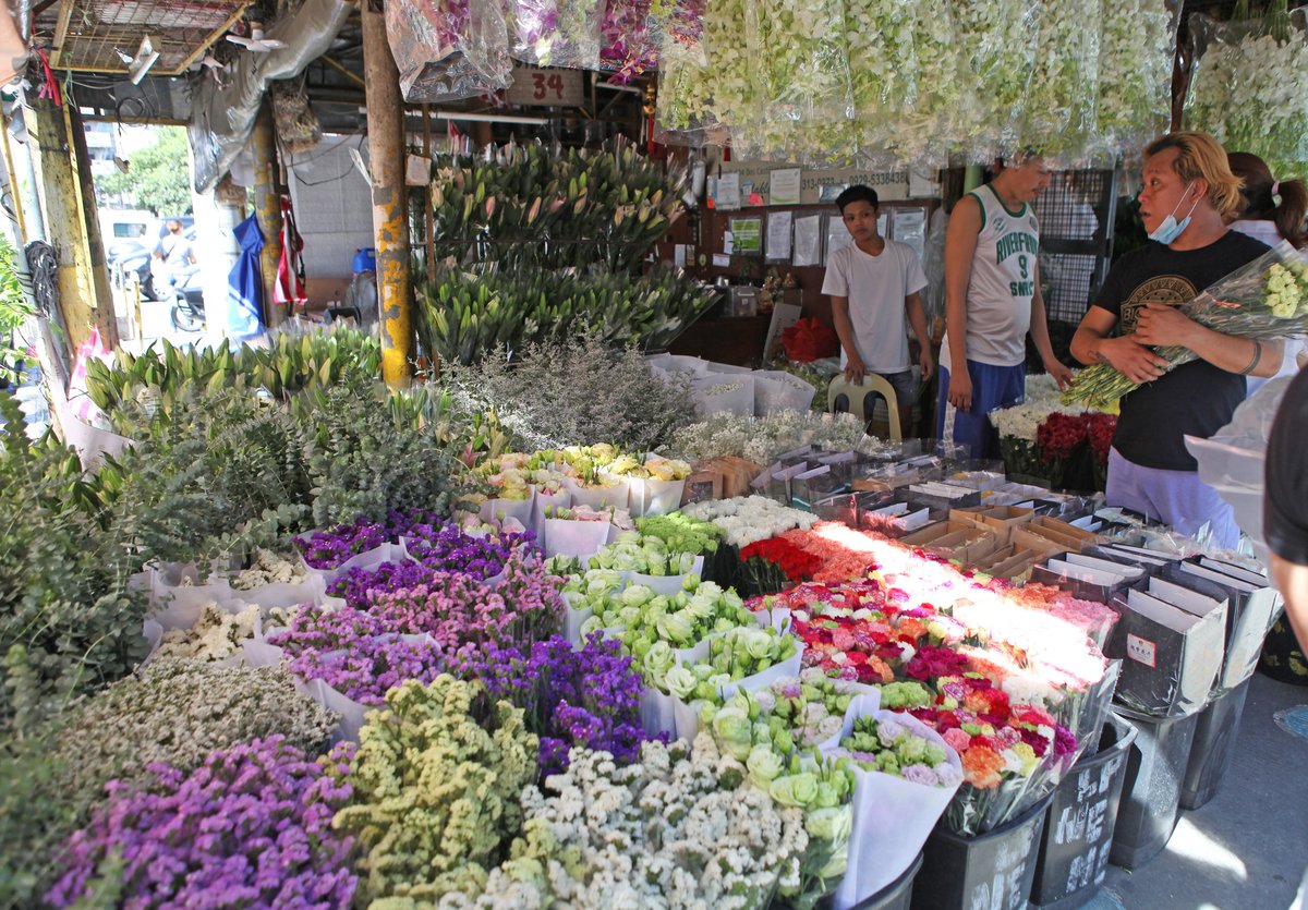 Presyo ng bulaklak sa Dangwa, inaasahang tataas