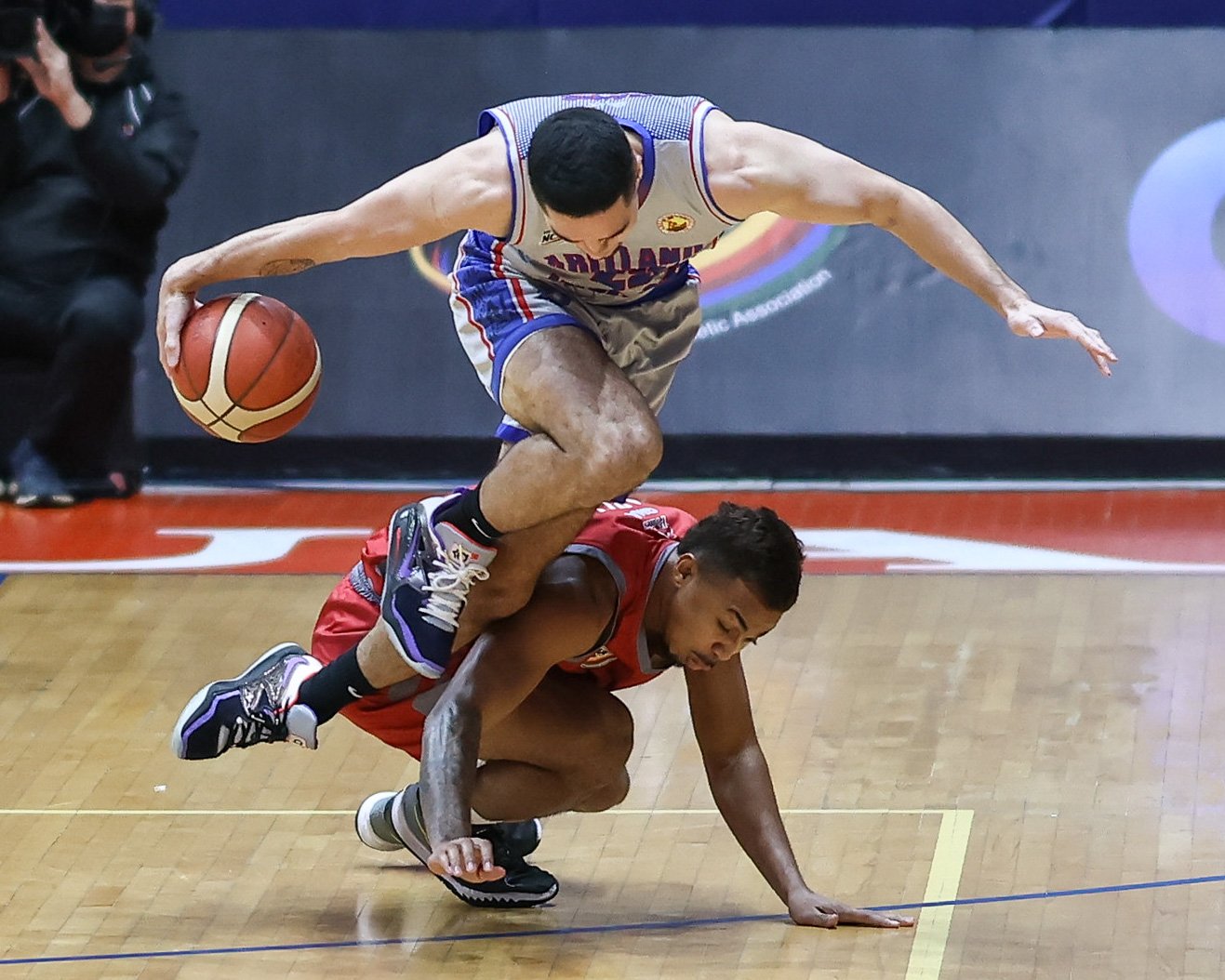 Pirates survive late scare