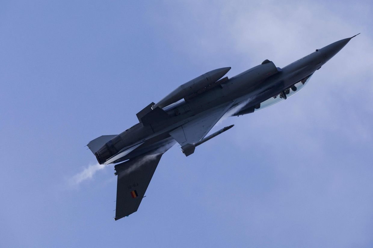 Pilot poaching crackdown nets ex-U.S. ‘top gun’