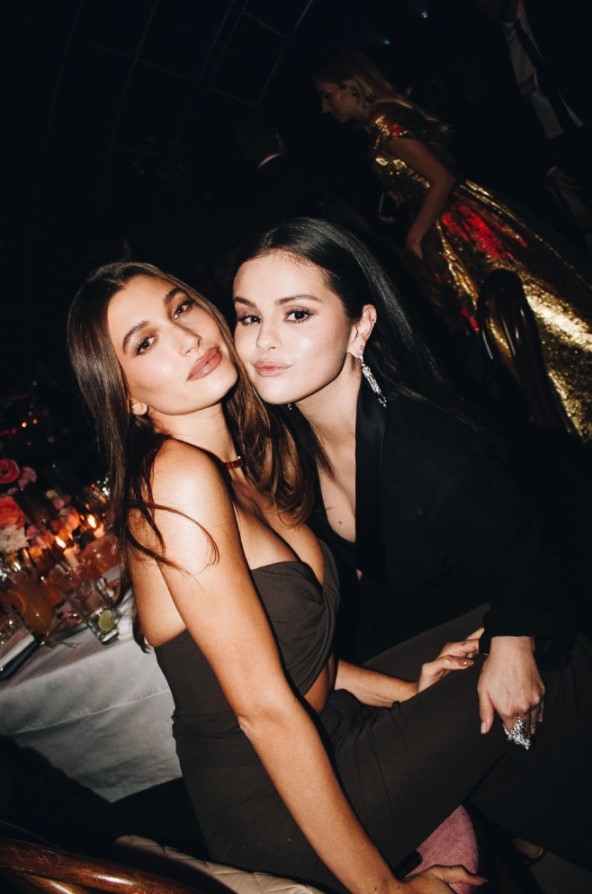 No more bad blood: Selena, Hailey all smiles for snapshots