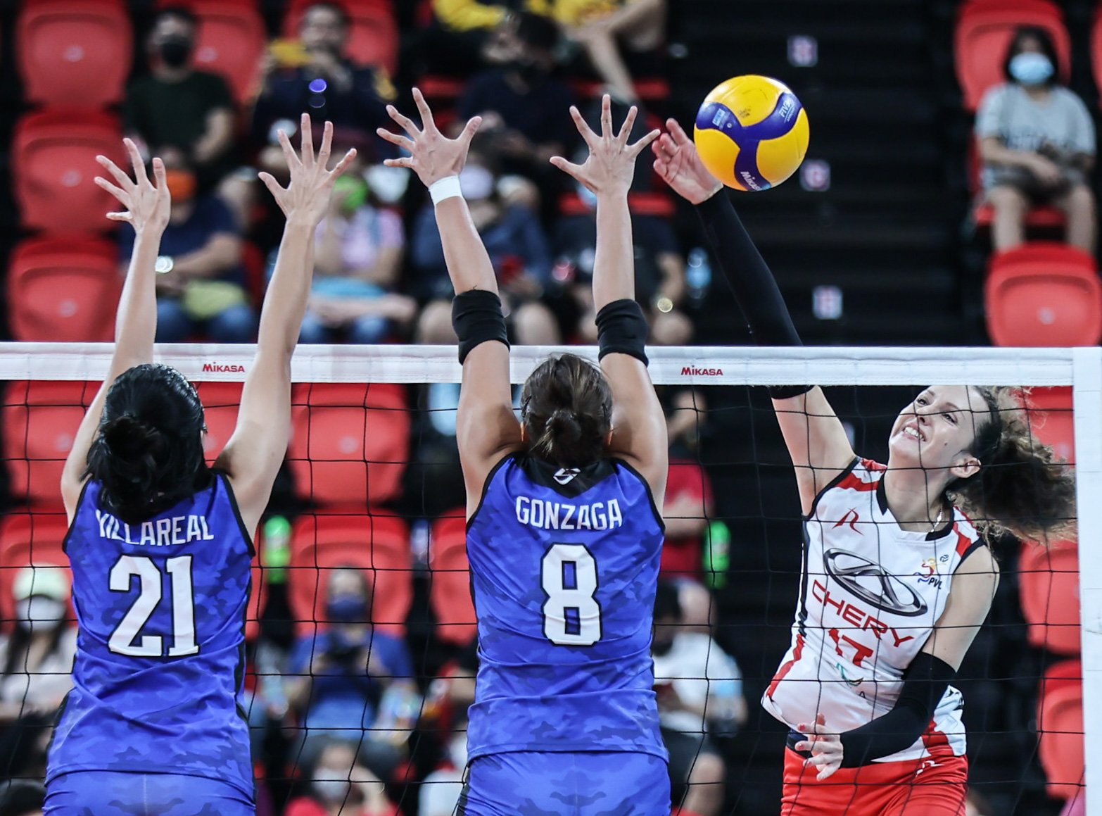 Crossovers occupy first semis seat
