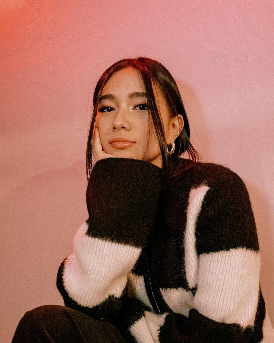 PHOTOGRAPH courtesy of ig/niki
Niki, Jakarata
-born, LA-based singer-songwriter, is coming to Asia.