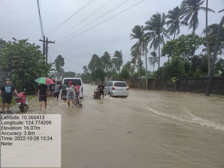 Landslides, road closures affect motorists amid ‘Paeng’ onslaught