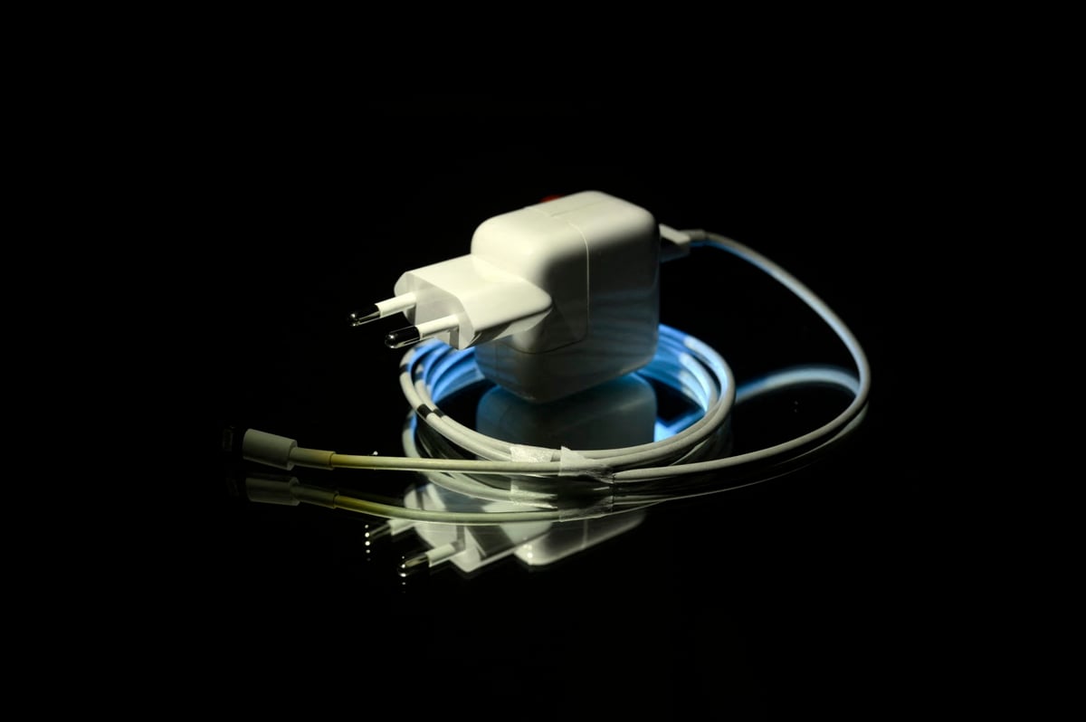 Apple fined over iPhones without chargers