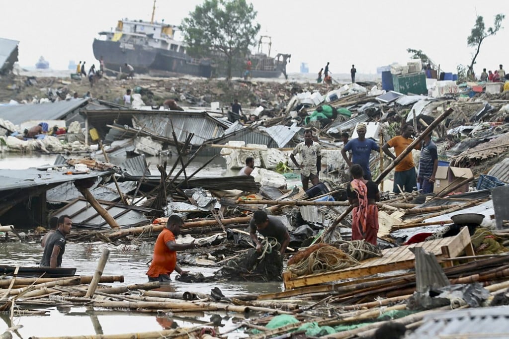 16 dead, million seek shelter as cyclone hits Bangladesh