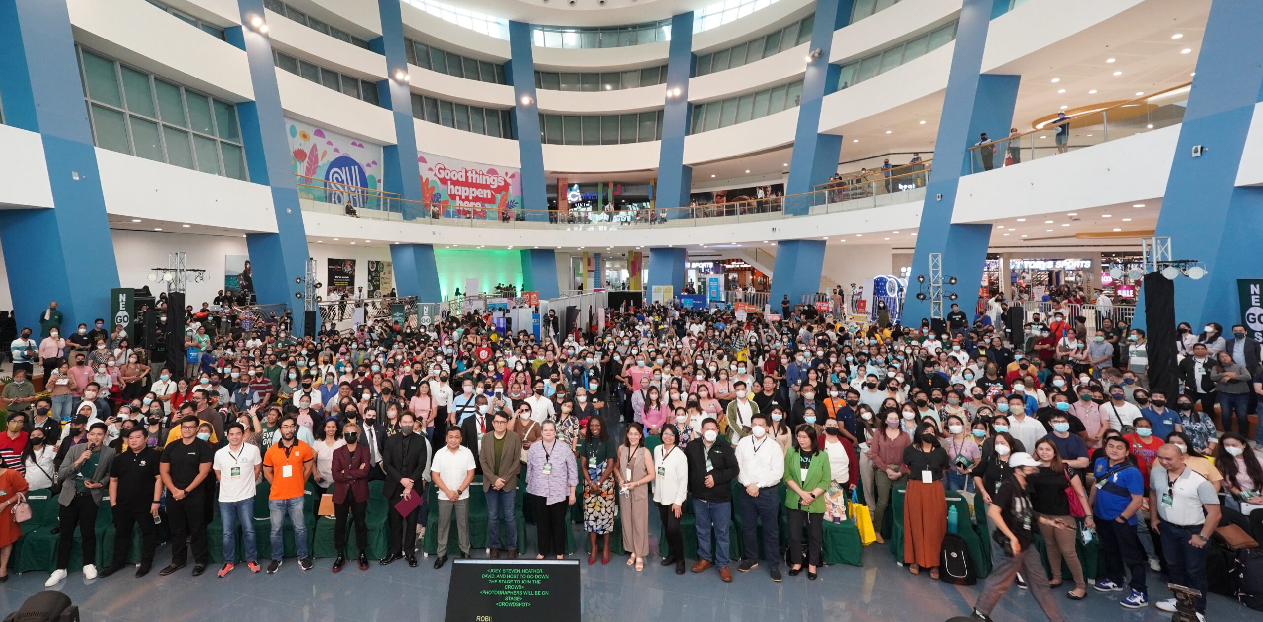 Go Negosyo founder Joey Concepcion led the Digital Sign Up Now 2022 event at the SM Mall of Asia to help MSMEs scale up using digital technology. (Photo courtesy of Go Negosyo)