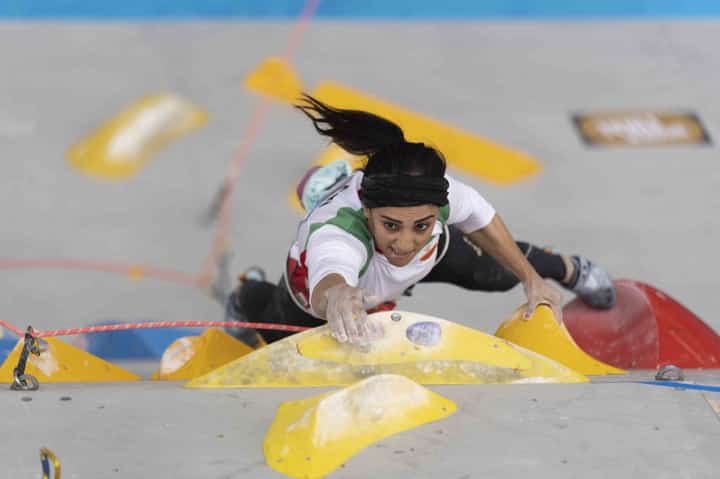 Iranian greeted as hero after competing without hijab