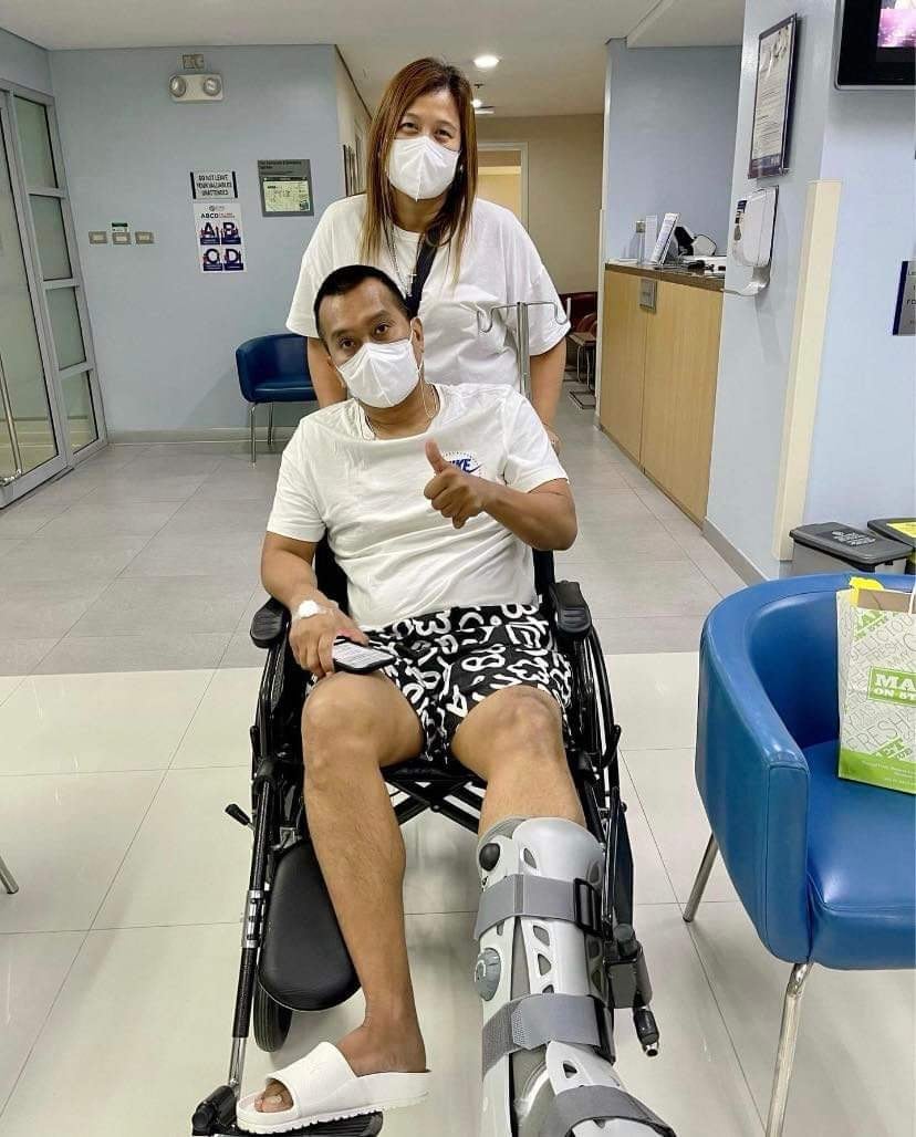 Injured Victolero to coach in crutches