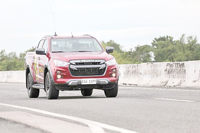 ISUZU D-Max 3.0L 4×2 LS-A AT traversed the northern and southern parts of Luzon in just one full tank.