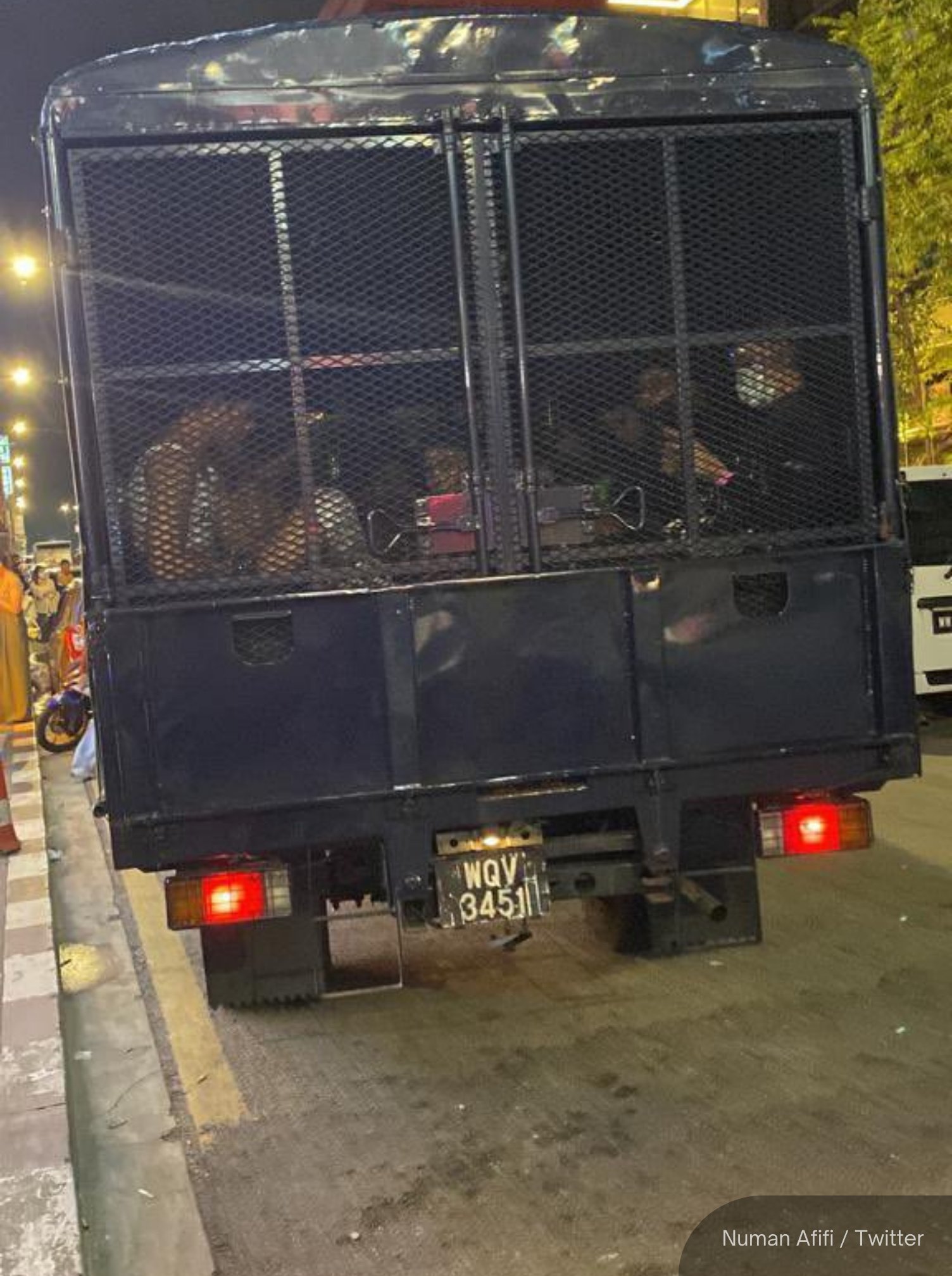 Several drag queens and transgender people are reported to have been detained by Jawi for investigations.

📸: Twitter/tnahssin, NumanAfifi