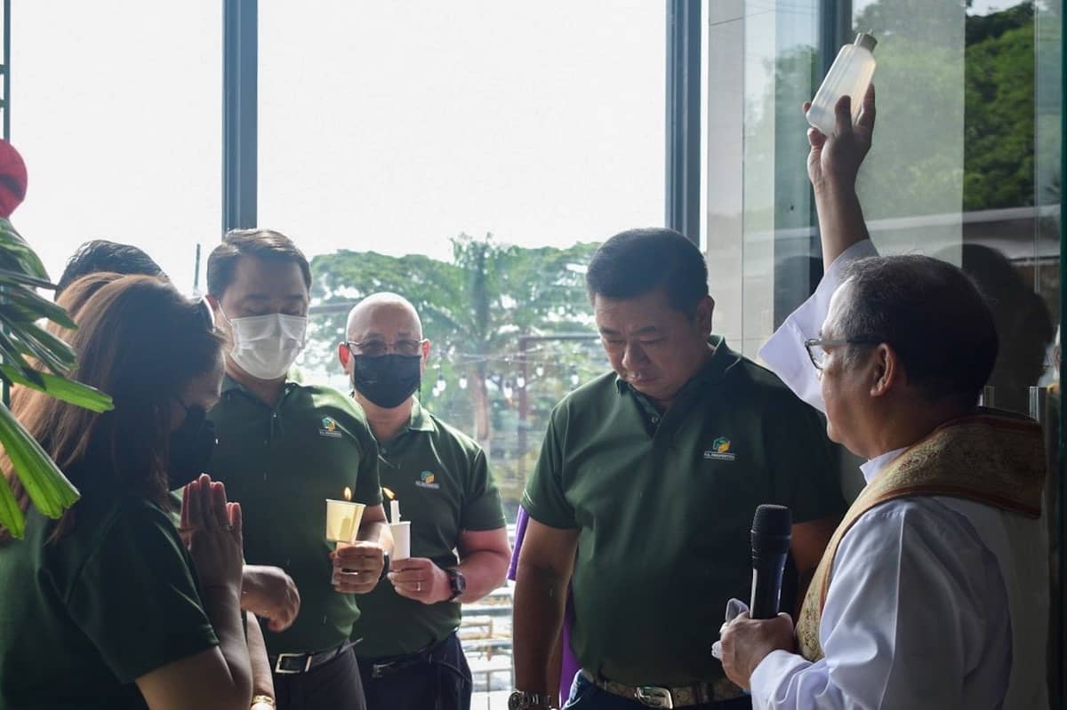 Chairman Romarico T. Alvarez with SVP and executive assistant to the Board of Directors and Executive Committee Armando de Guzman, SVP of Central Corporate Services Irzan Jureidini, and president Atty. Marianne Cruz.