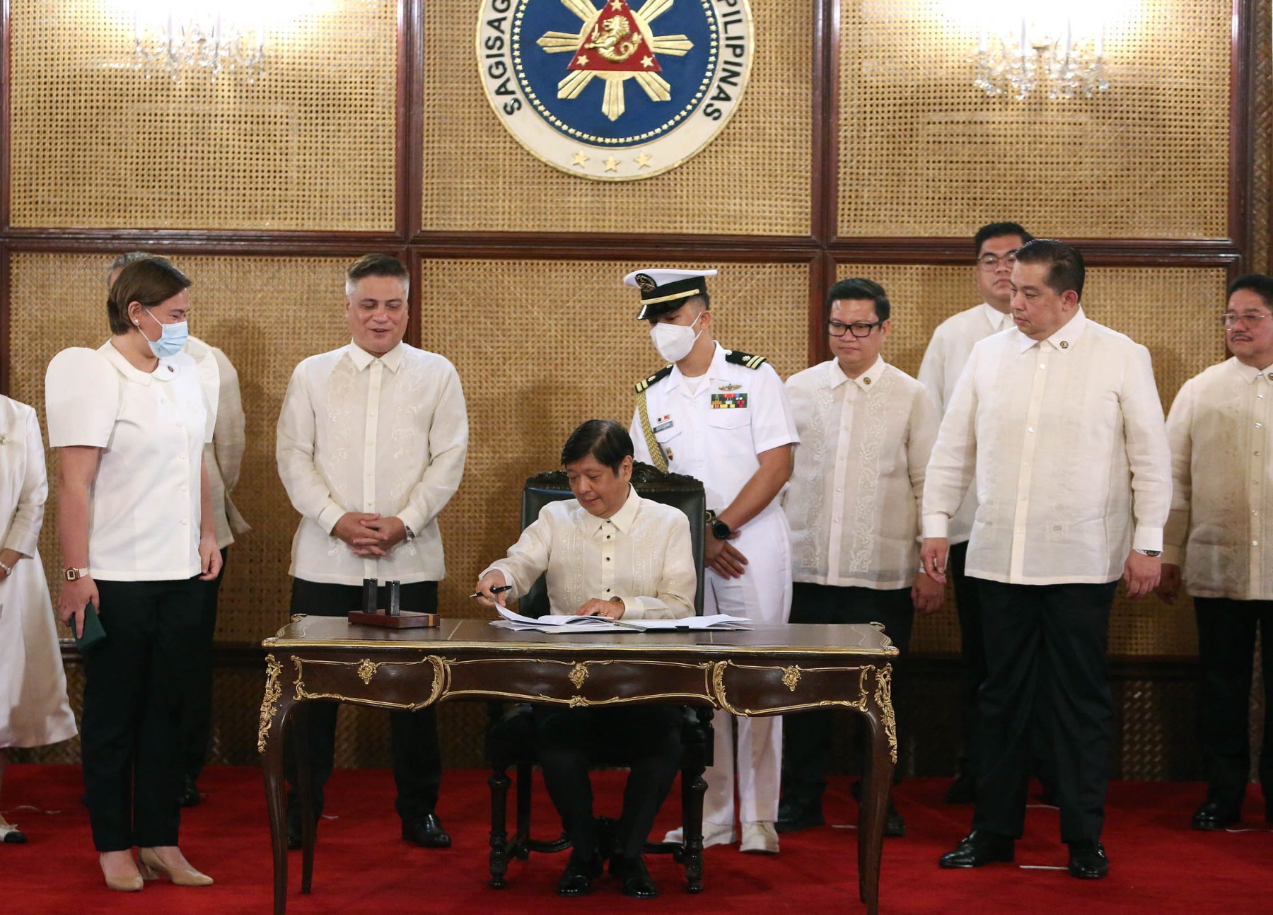 Philippines signs SIM card registration law to combat scams