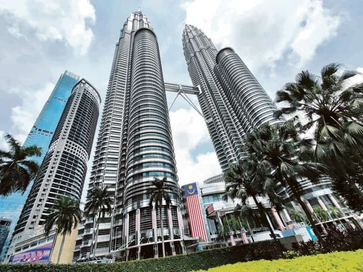 Iconic Petronas Twin Towers in Kuala Lumpur are symbols of Malaysian development but the recent quest for justice of the Sulu Sultanate makes it the talk of the global community as seizure of Malaysian assets continue worldwide. | PHOTOGRAPH BY JOHN HENRY DODSON FOR THE DAILY TRIBUNE @tribunephl_jhd