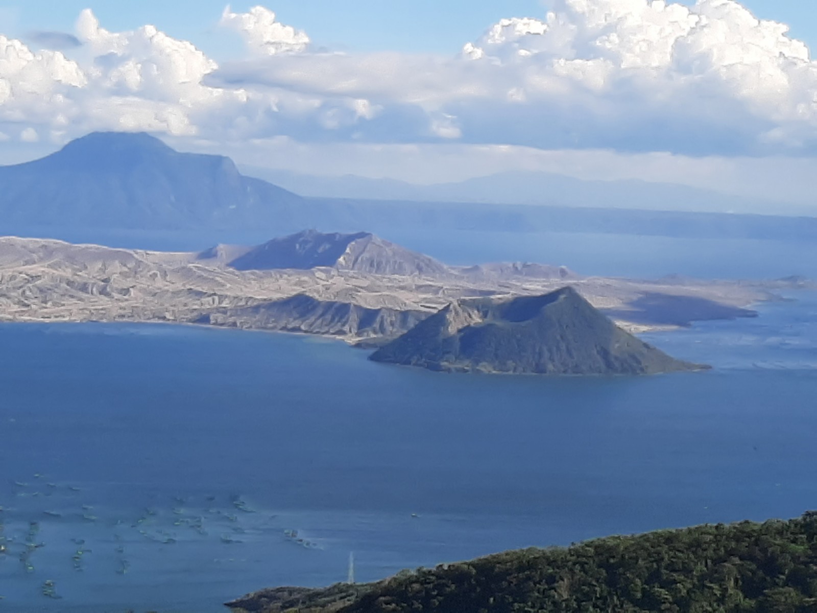 4 volcanic  earthquakes rock Taal