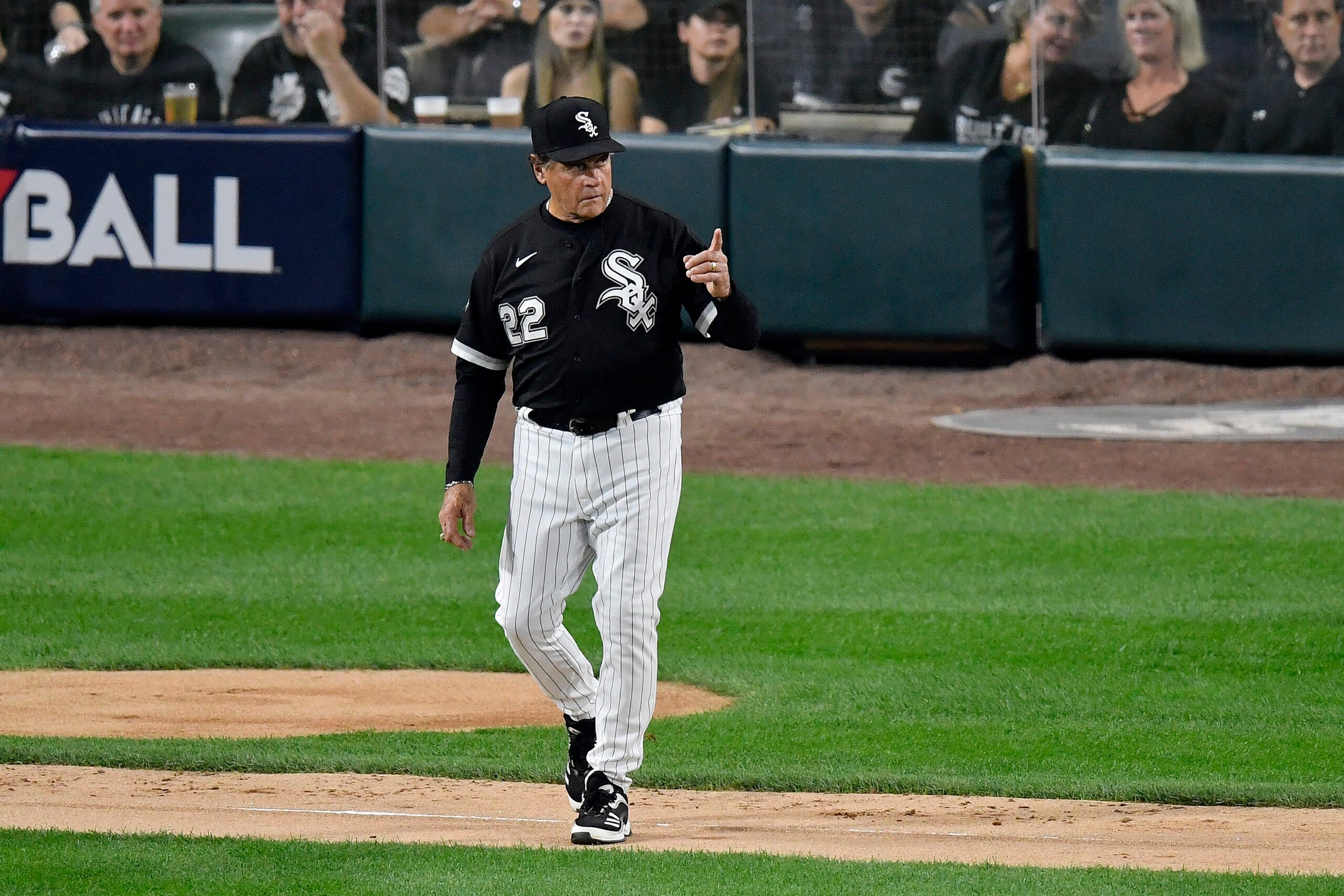 QUINN HARRIS/AGENCE FRANCE-PRESSE
TONY La Russa steps down as manager of the Chicago White Sox over health issues.