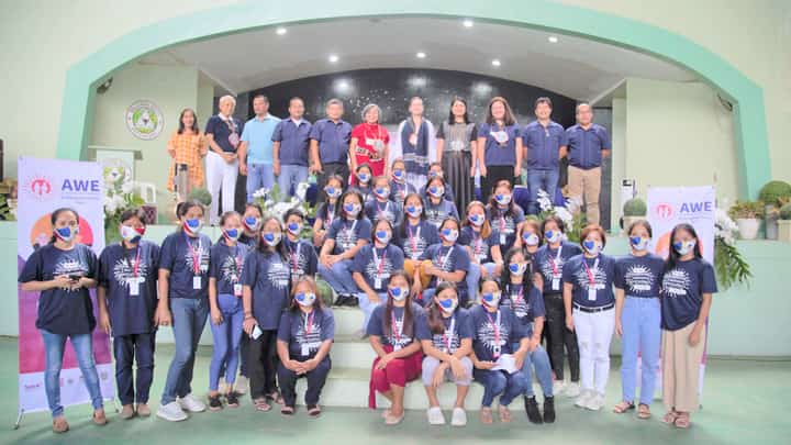 Balilihan Mayor Maria Puresa Veloso-Chatto, US Embassy Assistant Cultural Affairs Officer Pauline Anderson, and SPARK! Philippines Executive Director Maica Teves join AWE students at the academy’s launch in Bohol on 22 October. | PHOTOGRAPH COURTESY OF US EMBASSY