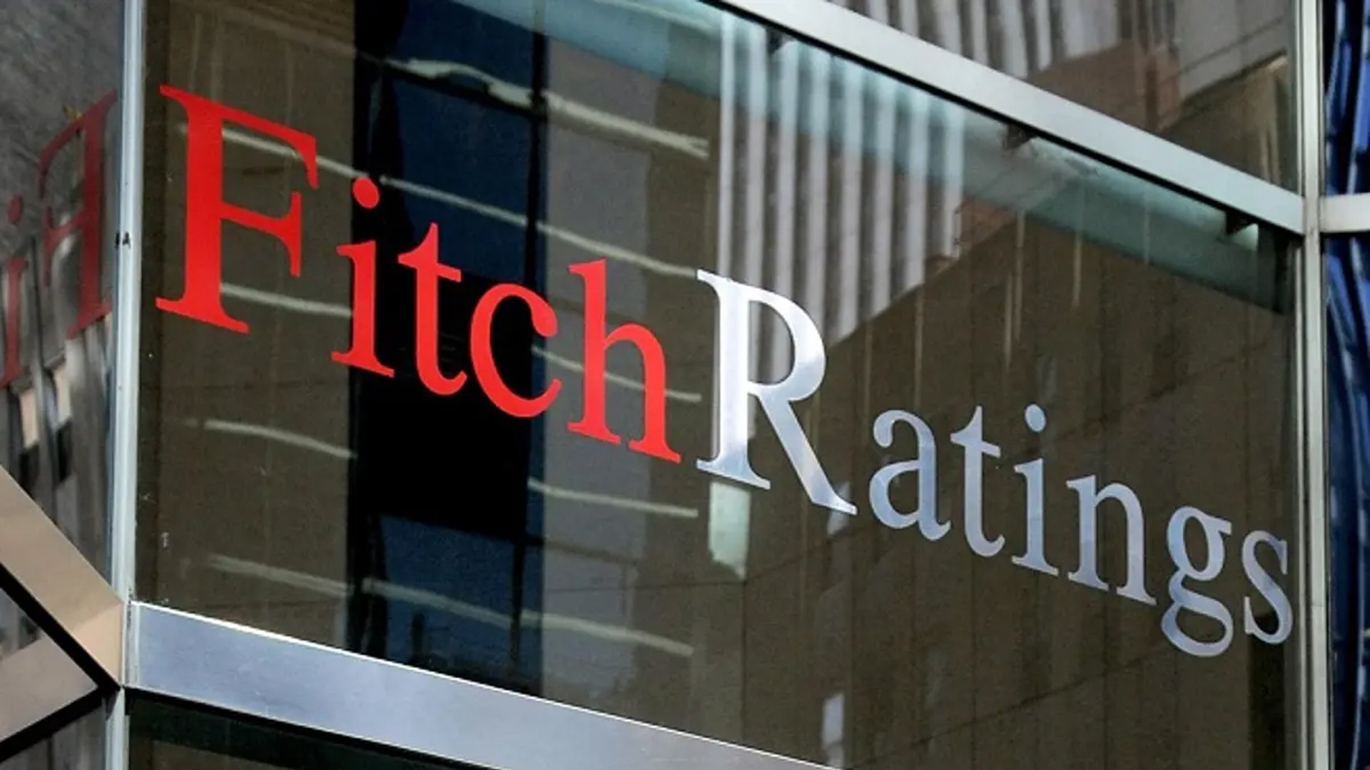 Fitch outlook stays negative