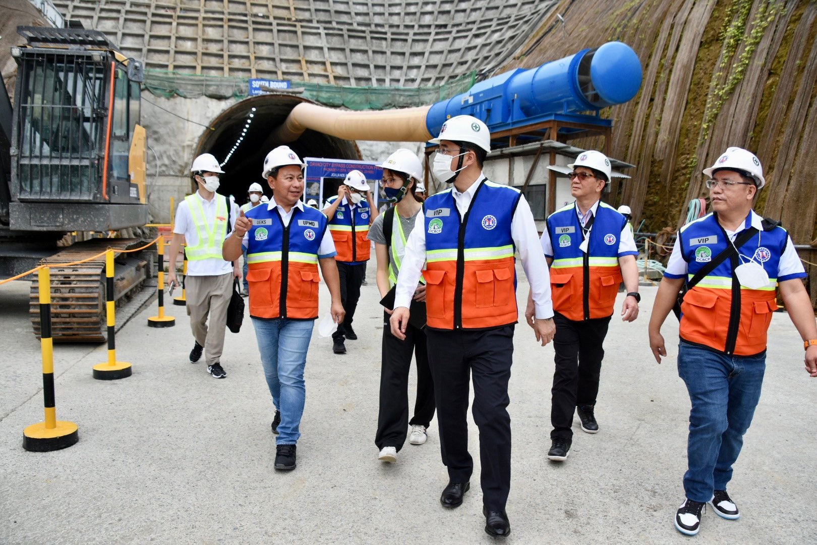 Asian, European, Pinoy firms win bid to rail civil works project