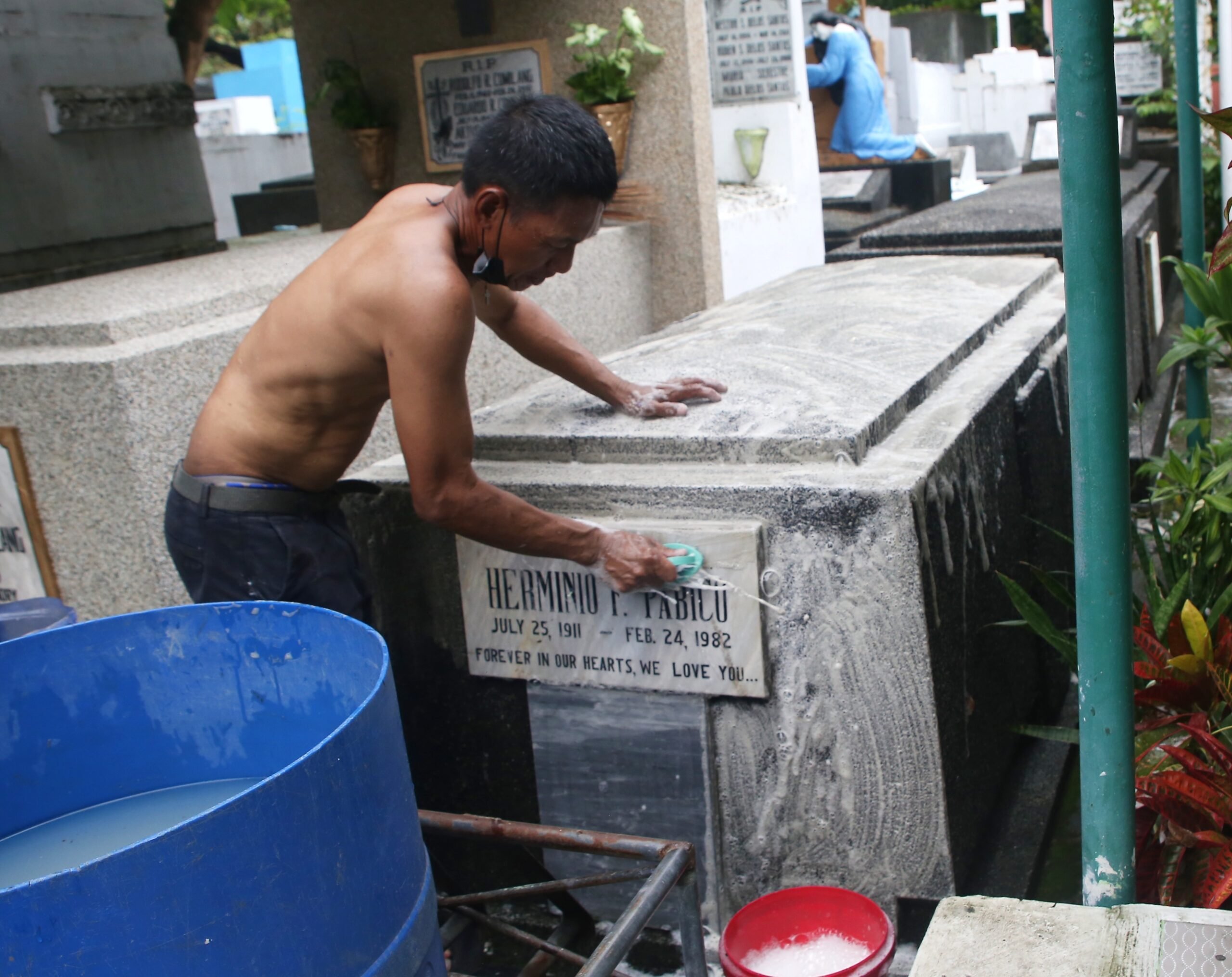 No smoking in cemeteries, public reminded
