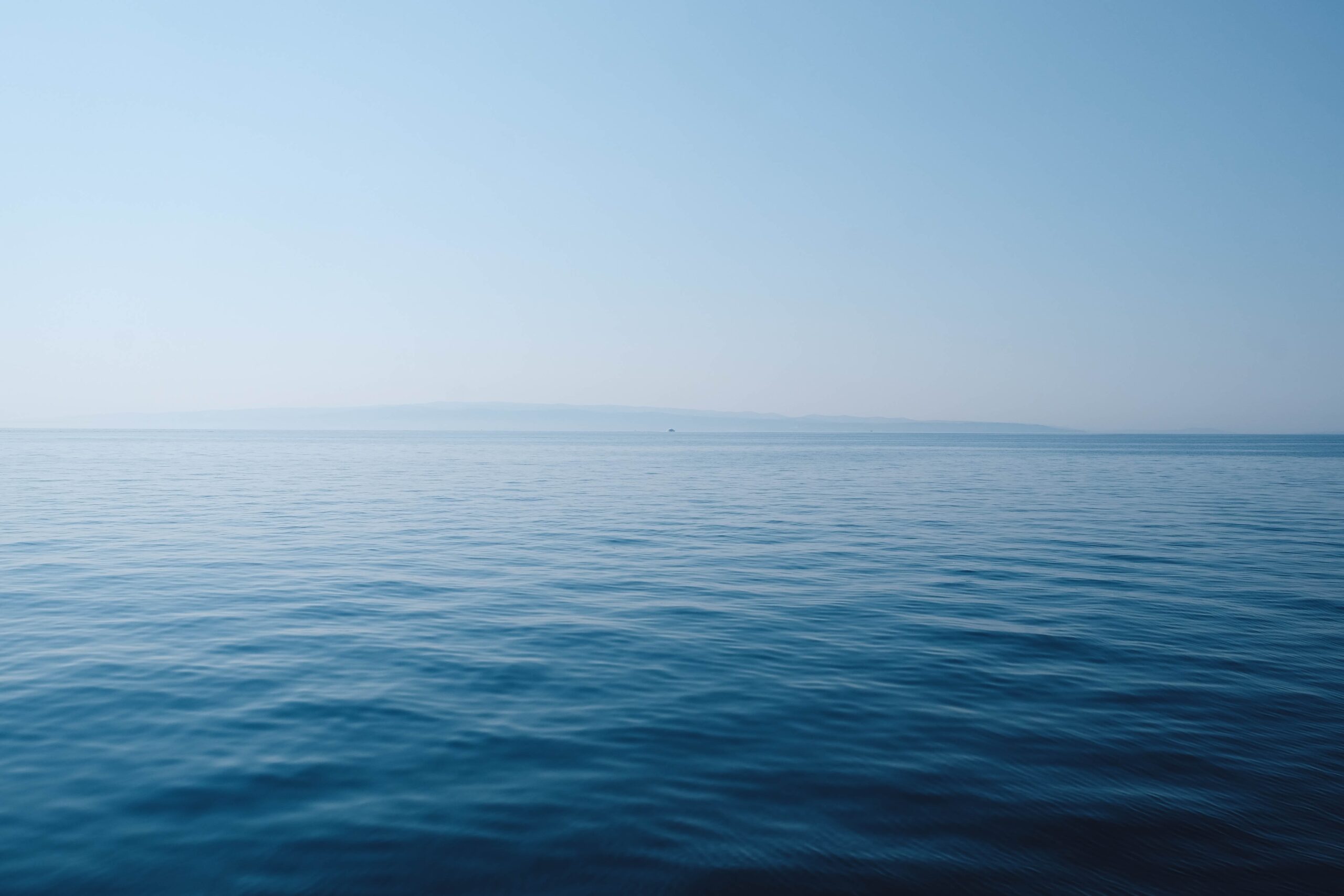 Sailing migrants refuse Greek rescue