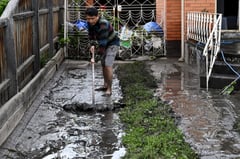 Australians rescued from roofs after flash floods