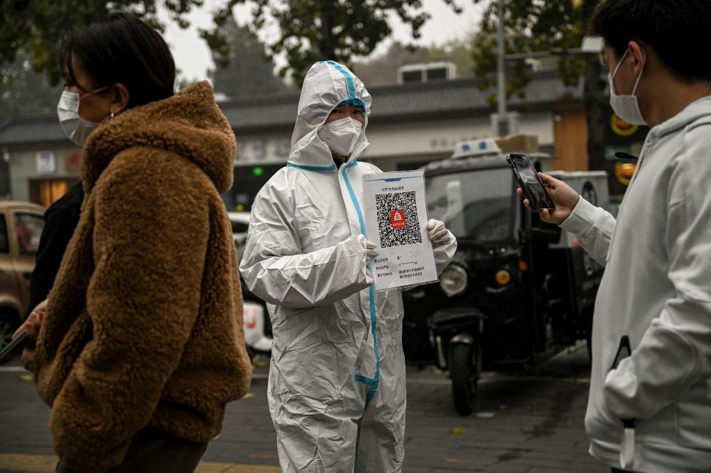 China records first Covid death since May