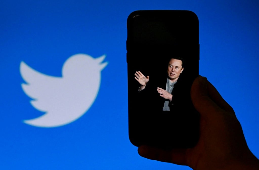 Musk announces gold, gray and blue badges for Twitter accounts