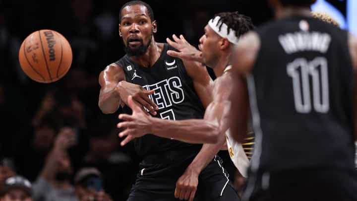Kevin Durant passes the ball to Kyrie Irving of the Brooklyn Nets during the fourth quarter of the game against the Indiana Pacers at Barclays Center on October 31, 2022 in New York City. Photo by Dustin Satloff / GETTY IMAGES NORTH AMERICA / Getty Images via AFP