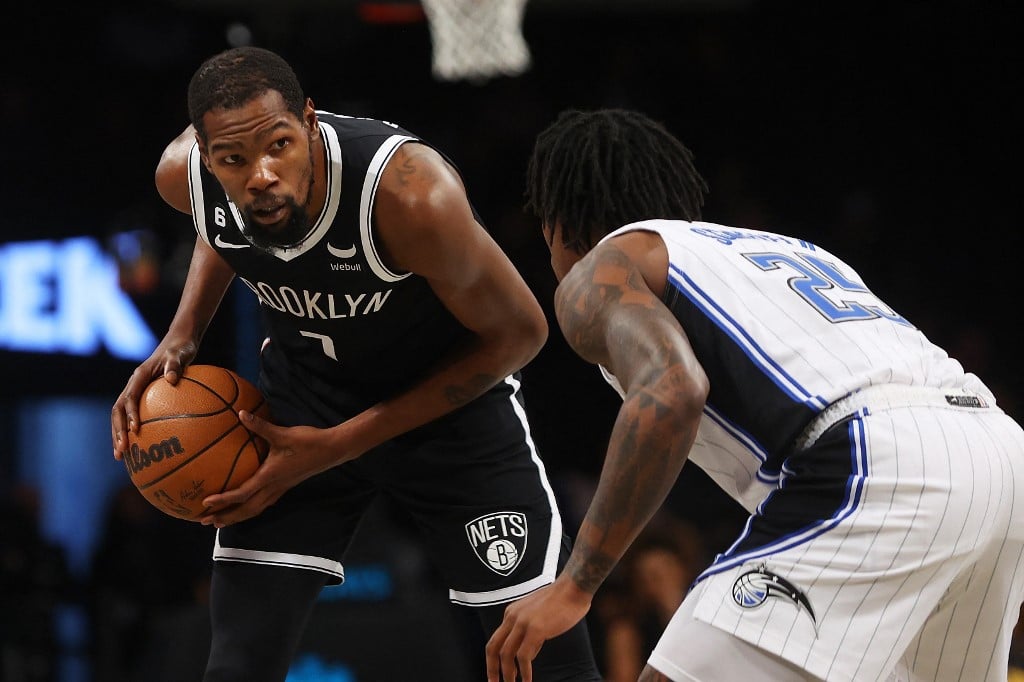 Kevin Durant of the Brooklyn Nets looks to make a play to the net against Admiral Schofield of the Orlando Magic during the first half at Barclays Center on November 28, 2022 in New York City. Photo by Mike Stobe / GETTY IMAGES NORTH AMERICA / Getty Images via AFP