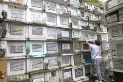 Manila’s North, South cemeteries see orderly opening