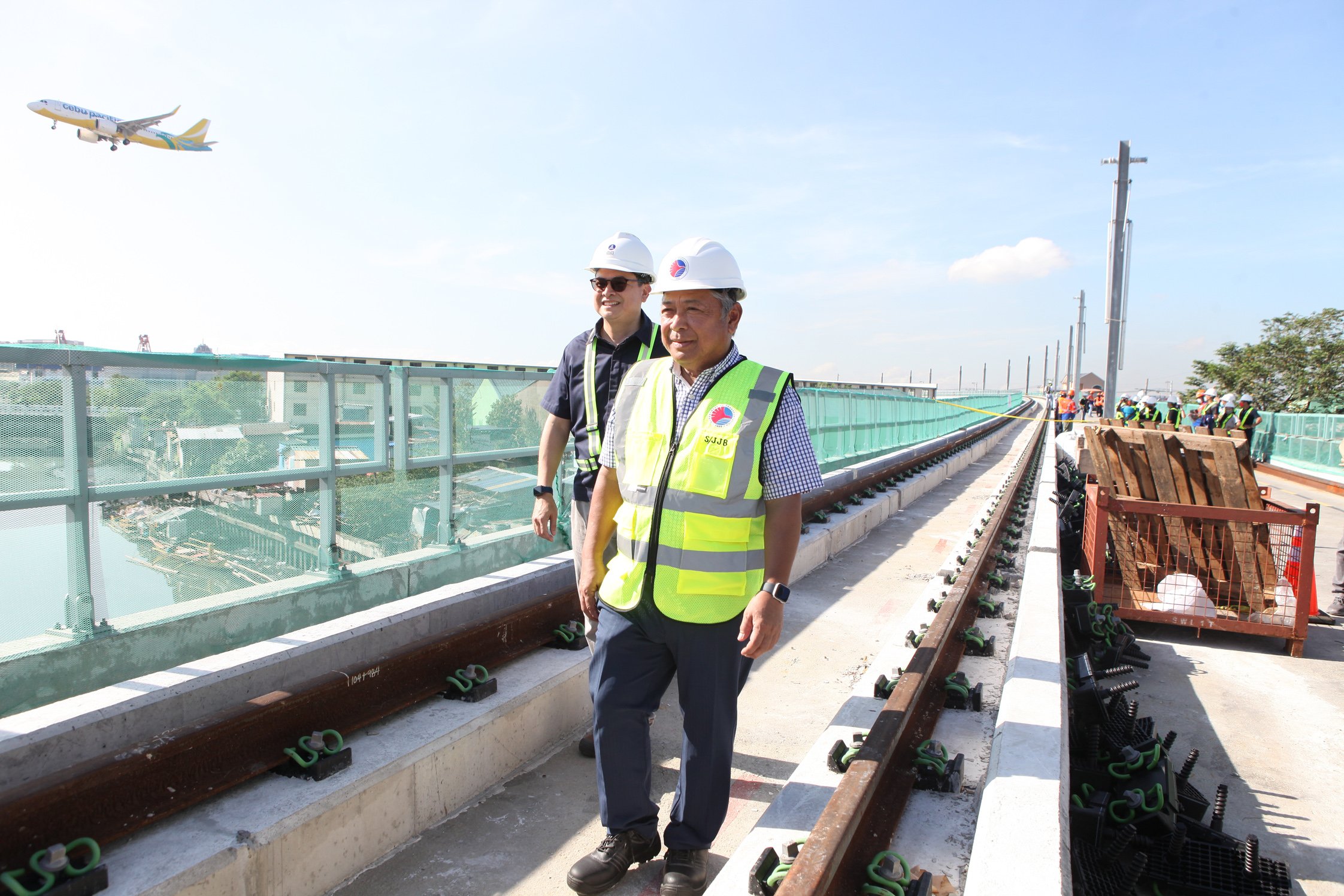 Solon refutes Villar defense to LRT-1 delay