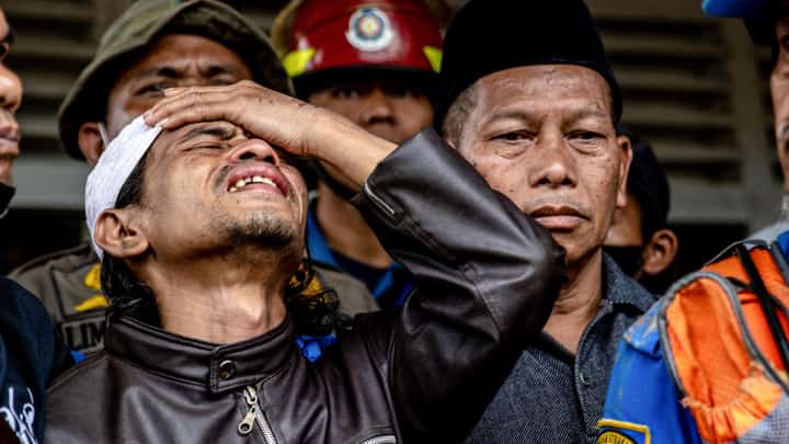 AHMAD Ashikin, father of seven-year-old Indonesian girl Ashika Nur Fauziah, is grief-stricken after rescuers found her dead under the rubble at Cugenang village, in Cianjur, Indonesia. | MAS AGUNG WILIS/AGENCE FRANCE-PRESSE