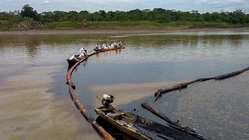 Indigenous people hold foreign tourists in Peruvian Amazon after oil spill