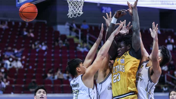 Photograph by Rio deluvio for the Daily Tribune @tribunephl_rio
NU defenders smother Adama Faye of UST during their UAAP Season 85 men’s tournament game yesterday at the Mall of Asia Arena. The Bulldogs won, 67-57.
