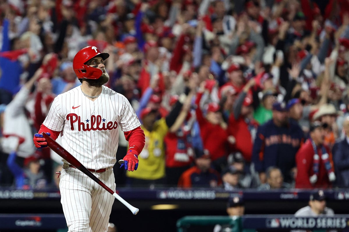 Phillies pummel Astros, take World Series lead