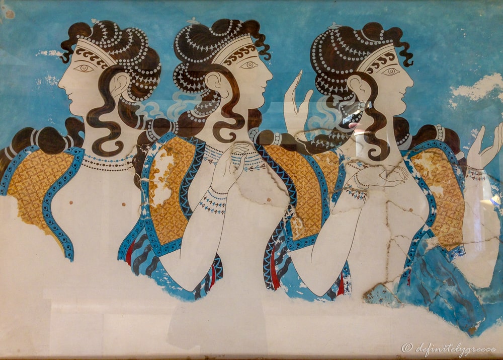 PHOTOGRAPH COURTESY OF WIKIMEDIA COMMONS/ WANDERING WANDA ELITE Minoan women.