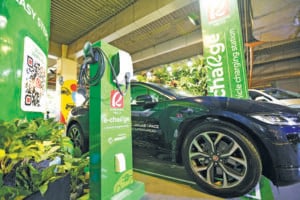 Supplied and installed by Meralco subsidiary eSakay, Inc., the charging stations at Robinsons Galleria – Ortigas feature a 7.4kW AC-Type charging pod for four-wheeled EVs, such as Battery EVs and Plug-in Hybrid EVs.