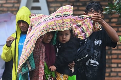 Indonesia quake survivors appeal for supplies as rain hampers rescue