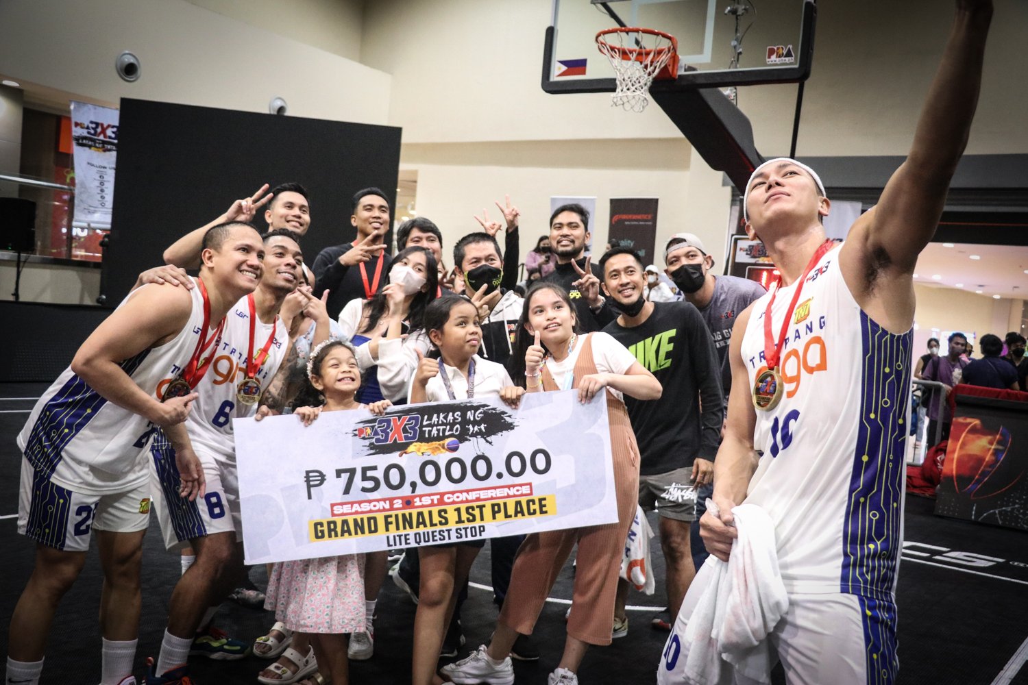Tropang Giga rule First Conference